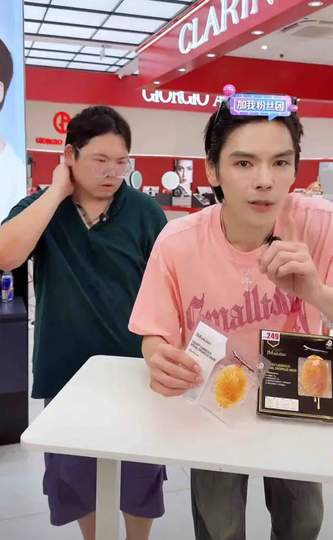 向佐向佑合体直播带货引热议，LPL选手跨界破圈成新趋势